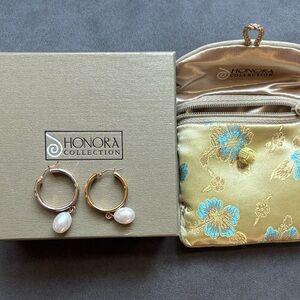 Honora Collection Elegant pearl hoops